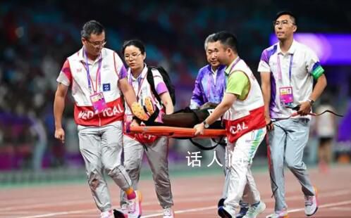 被鏈球砸骨折的裁判生命體征平穩 經檢查為右側下肢脛腓骨開放性骨折