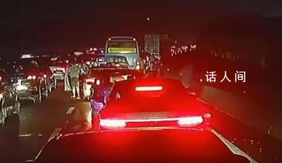 男子堵車著急小便墜下高架橋 經檢查沒有生命危險