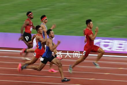 謝震業奪冠后擁抱妻子陸敏佳 這首歌是送給你的