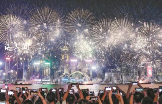 香港煙花匯演:逾3萬枚禮花齊放