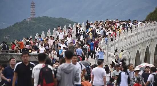 “數”讀假日消費“熱”力足 全國國內旅游出游合計3.95億人次