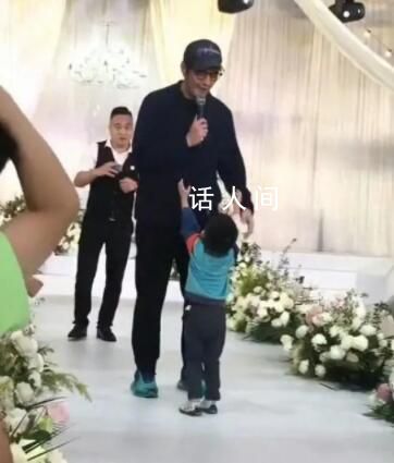 金世佳被娃求抱承認是自己兒子 已經隱婚生子