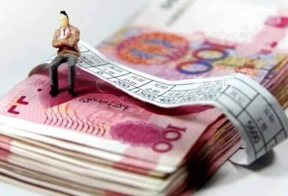 本月工資或?qū)⒍鄡晒P錢 過節(jié)費是強制發(fā)放的嗎