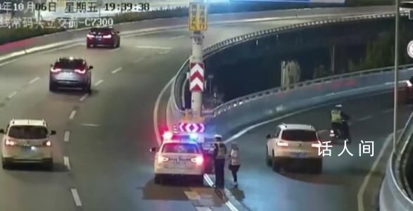 女子黑夜騎車誤上高架嚇得大哭 面對身邊車流滾滾嚇得大哭