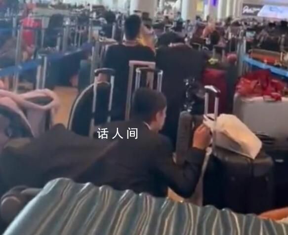以首都機(jī)場(chǎng)遭襲民眾趴地掩護(hù) 哈馬斯宣布對(duì)以色列首都機(jī)場(chǎng)發(fā)動(dòng)大規(guī)模火箭彈襲擊