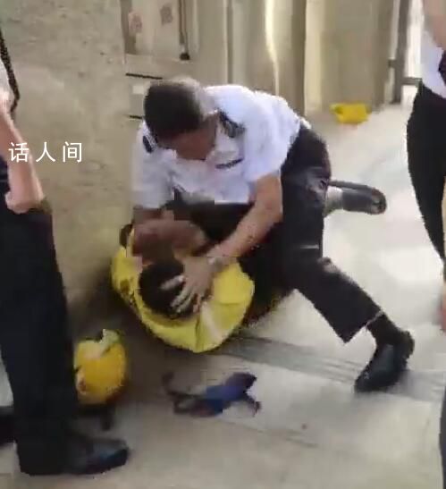 廣州小區(qū)保安打外賣(mài)員 警方介入