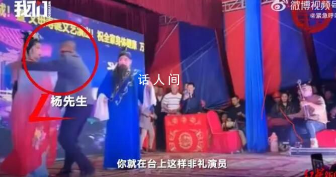 警方:兩男子強抱花鼓戲女演員被拘