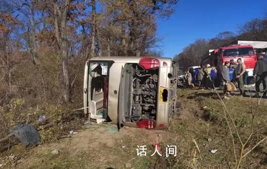 中國大巴在俄側(cè)翻 司機(jī)涉嫌超速被抓