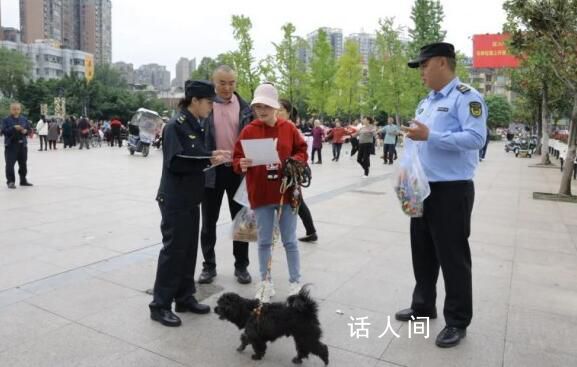 全國多地免費發(fā)放牽狗繩 加大文明養(yǎng)犬宣傳力度