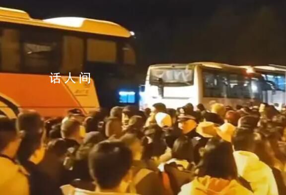 數千游客夜間滯留米倉山 景區(qū)回應