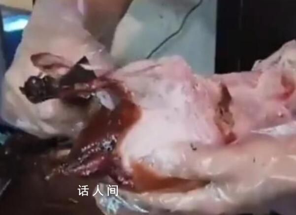 女子稱買烤鴨遇店員做假動作片肉 事后看視頻才發現的覺得很黑心