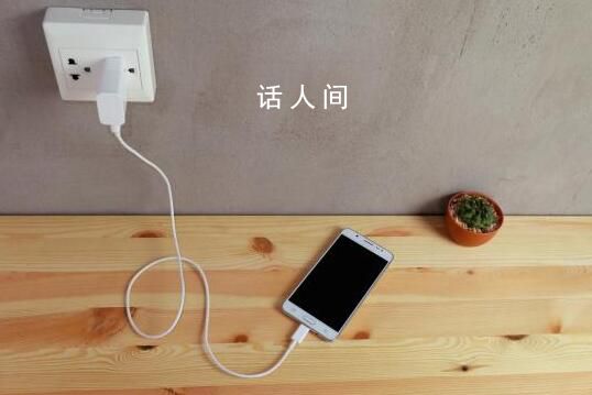 女子稱被手機自燃燒傷 榮耀回應