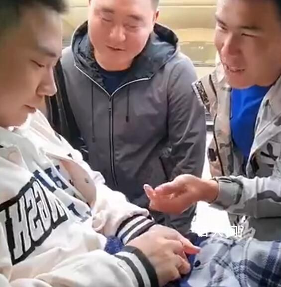 消防員為救人受傷智力回到3歲時 戰(zhàn)友們看他的時候都在強忍淚水