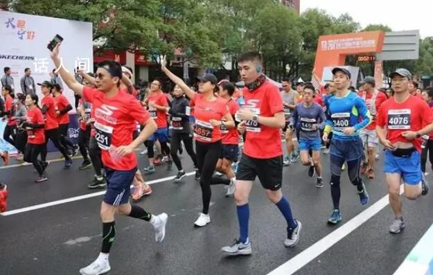 半馬終點殺出一只貓 比冠軍還先沖線