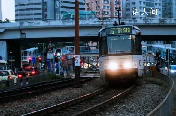 香港兩輛輕鐵列車相撞 致25人受傷