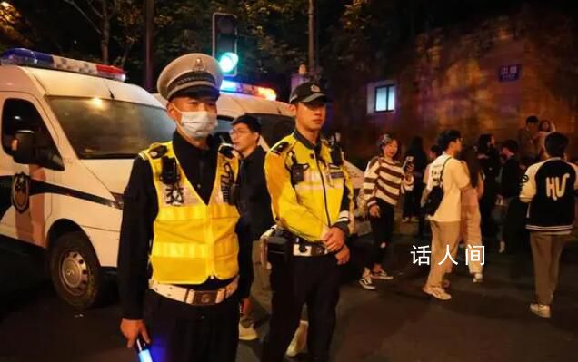 萬圣節上海巨鹿路人山人海 警方限流