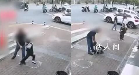 小男孩被午托班男老師當(dāng)街追打 甚至一腳把孩子踢跪在地