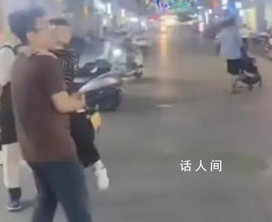 廣東地震市民抱孩子到街上避險 目前暫無人員受傷報告