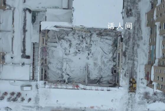 體育館坍塌后逃出男生又返回救同學(xué) 3人自行脫險4人被困