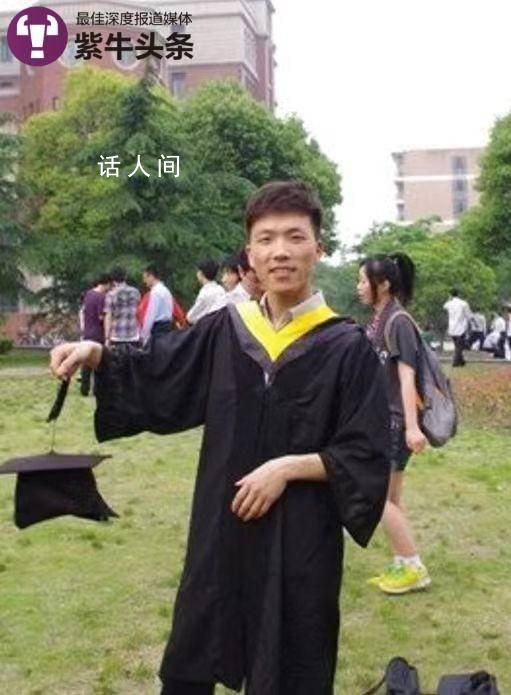 漸凍癥小伙兩根手指寫了本小說 小伙大學(xué)畢業(yè)后患上漸凍癥父母雙雙辭職照顧