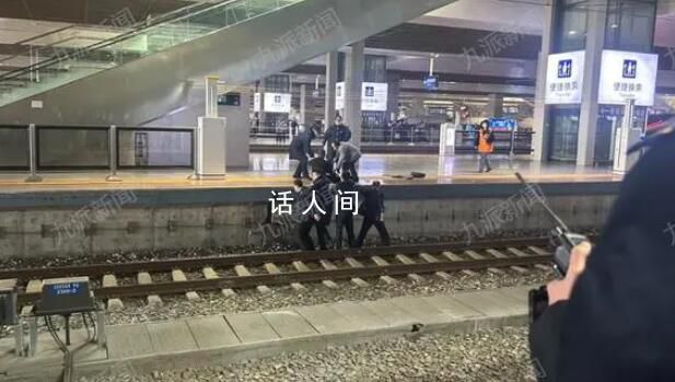 鄭州東站有人臥軌?當地回應