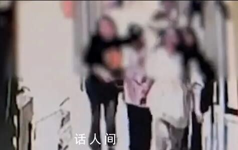 14歲女兒被打父親懸賞1萬找施暴者 希望她們給孩子道歉并接受懲罰