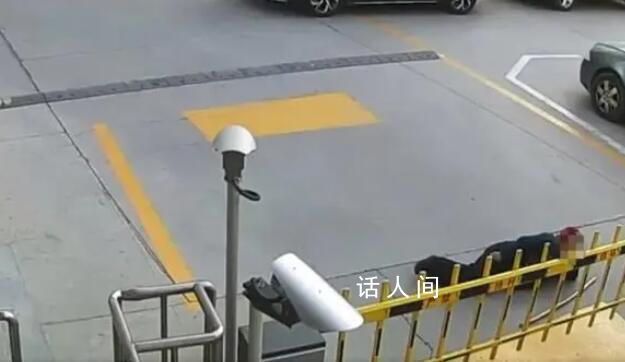 男子意外碾死躺閘桿下老太被判無罪 法院：司機不負有預見義務