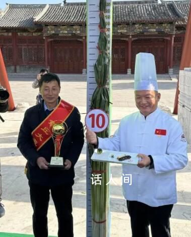 山東章丘2.586米大蔥破世界紀錄 榮獲2023年蔥王