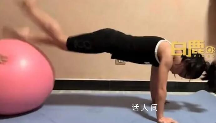 6歲女孩1分鐘用腿拍瑜伽球200次 實在是太厲害了