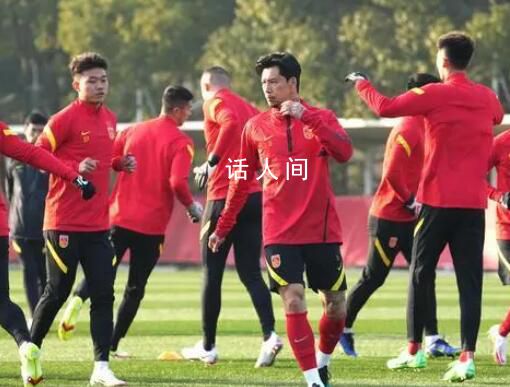 中泰之戰已售出超4萬張門票 國足全隊乘坐的航班落地曼谷
