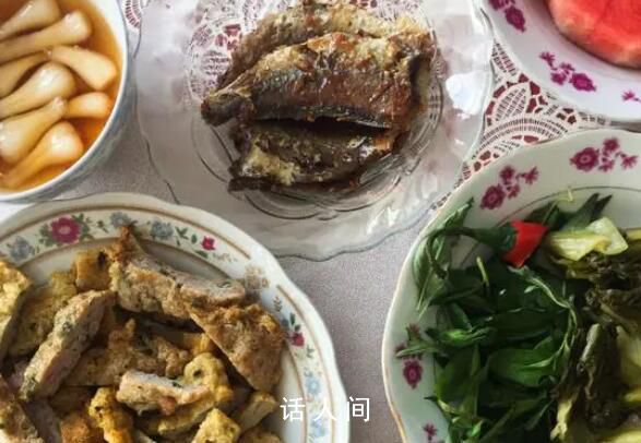 近4成中小學(xué)生稱學(xué)校午飯?zhí)?有娃在學(xué)校餓到低血糖