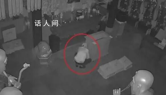 男子偷功德箱的錢稱菩薩給我比了OK 被崇明警方依法刑事拘留
