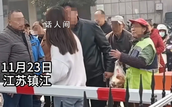 女子疑心情差當(dāng)街扇乞討老人耳光 路人見狀紛紛上前為老人打抱不平