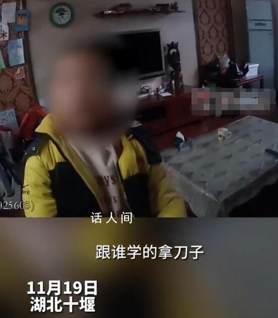 小學(xué)生不想寫作業(yè)持刀威脅媽媽 竟然被民警們帶到了派出所