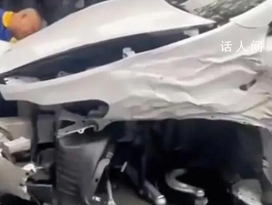 連撞11車特斯拉車主:當(dāng)天剛上牌