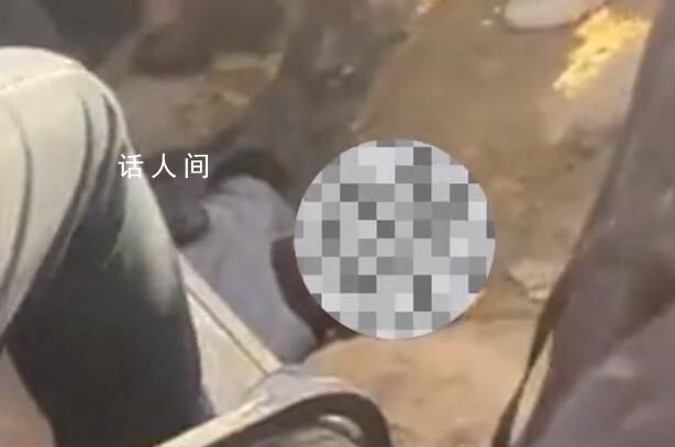 男子涉嫌在市場偷盜被多人圍堵踩踏 每周末都會光顧寵物市場偷錢偷手機