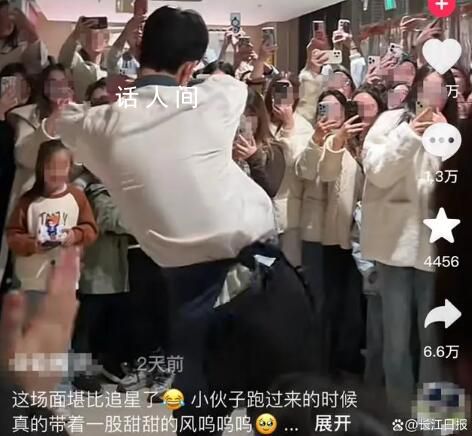 海底撈員工稱(chēng)學(xué)舞蹈壓力大 引來(lái)一些網(wǎng)友吐槽