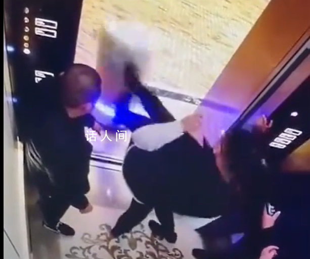 機器人準備進電梯被兩男子踹倒 酒店要求兩名男子賠償4500元的維修費用