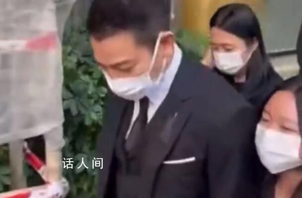 劉德華為父親設靈 與妻女到場送別