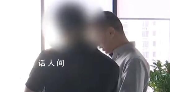 男子住別墅開豪車欠朋友十多萬不還 法院對(duì)其進(jìn)行強(qiáng)制拘傳