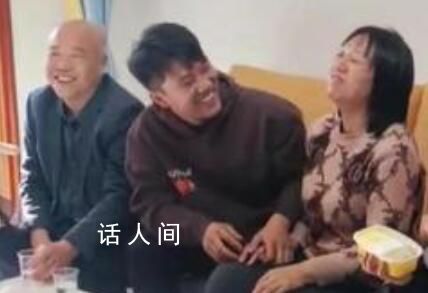 “富翁之子”解清帥投喂母親 媽媽想象了二十六年的畫面終于實(shí)現(xiàn)了