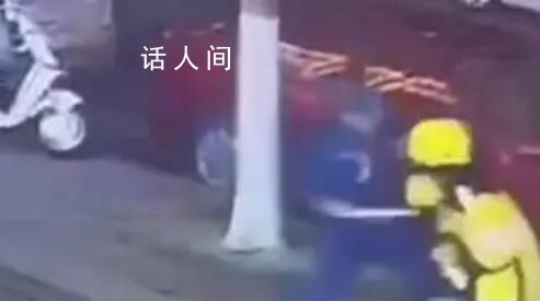 外賣員被保安捅數(shù)刀 疑因騎車進小區(qū)