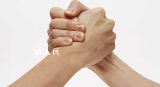 00后男生跟朋友掰手腕致左胳膊骨折 如何避免成為脆皮大學生
