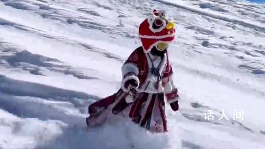 4歲女孩穿漢服滑雪如御劍飛行 小小年紀(jì)動(dòng)作颯氣十足