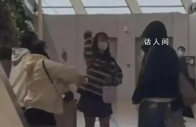 男歌手在機場被多名女子潑水 工作室：今日機場事件已報警