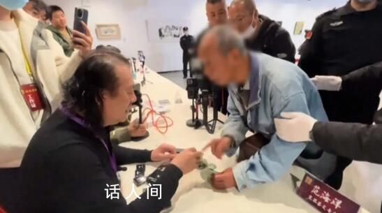 大爺不滿瓷器專家鑒定結果現場發火 堅信自己的瓷器是真品