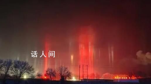 新疆天空中現(xiàn)“寒夜燈柱” 迷幻極了