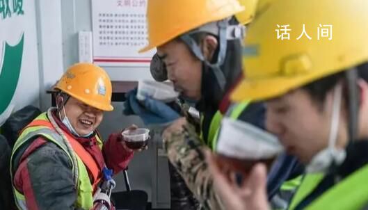 嚴寒中作業(yè) 他們收到這些溫暖
