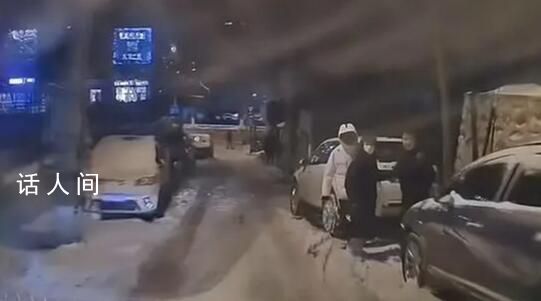 雪后剎車無效 司機一路順滑下坡