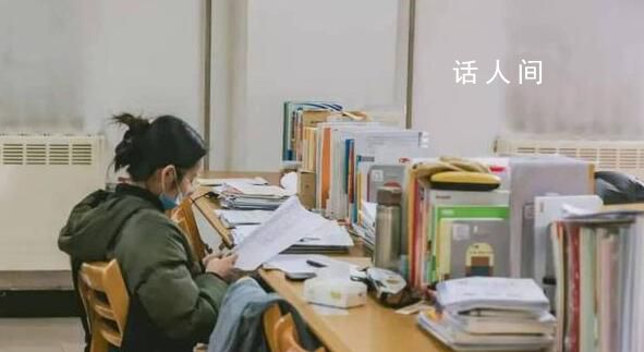 考研女生凌晨5點半起床占座 到達時發現已有多人排隊
